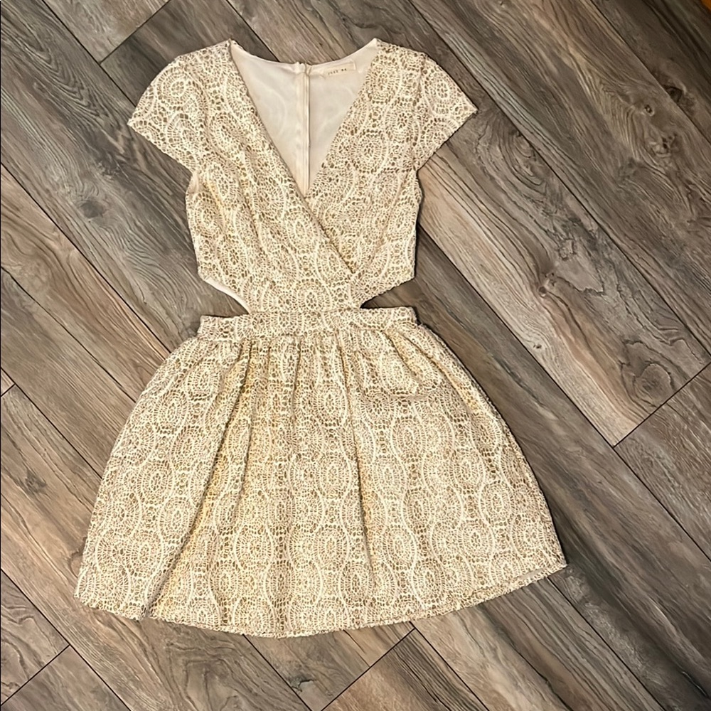 Just Me gold and cream appliqué